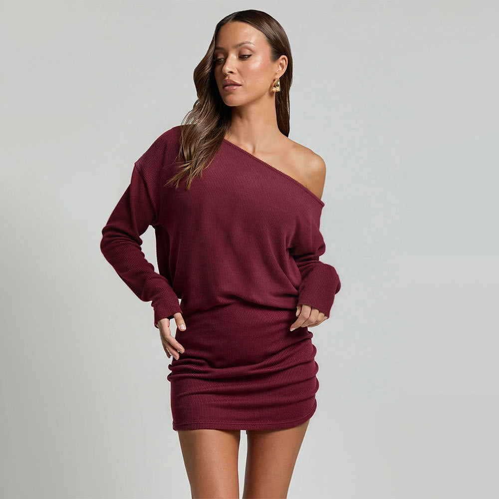 Vestido ajustado con hombro descubierto