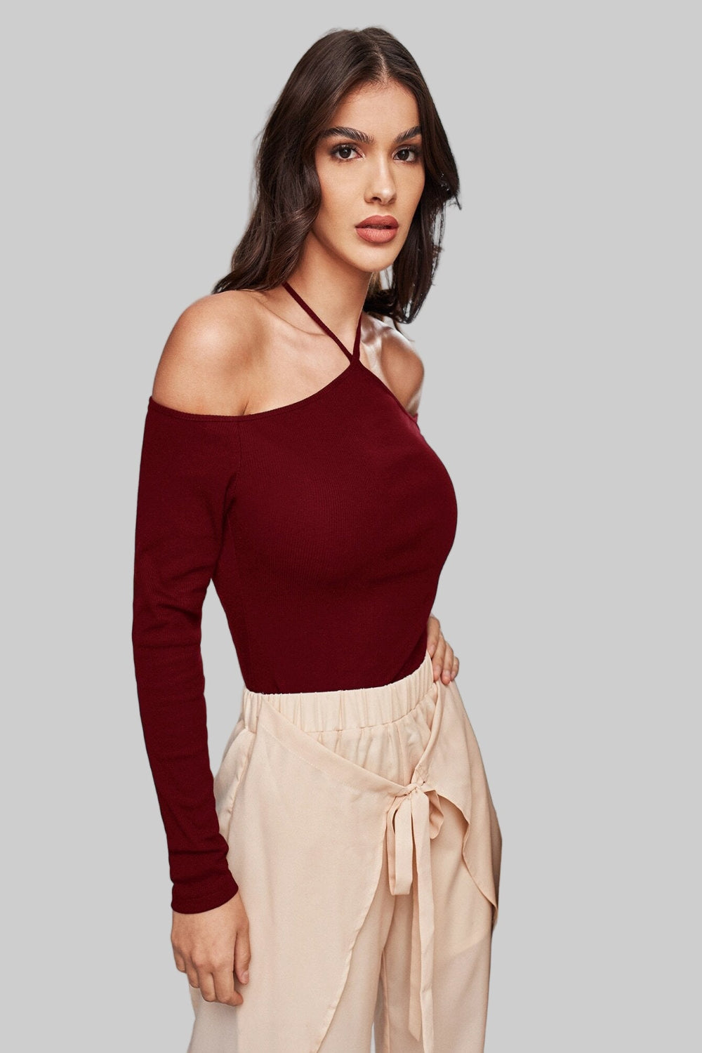 Camiseta con hombros descubiertos