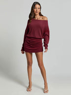 Vestido ajustado con hombro descubierto