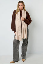 Bufanda de invierno con piedras