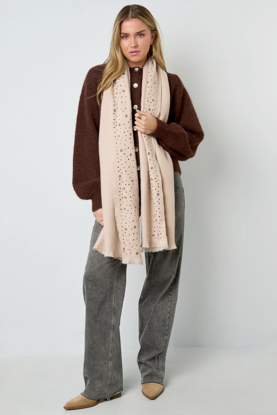 Bufanda de invierno con piedras